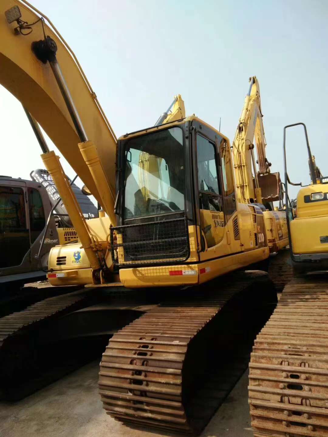 Komatsu 200-8 2 image 2
