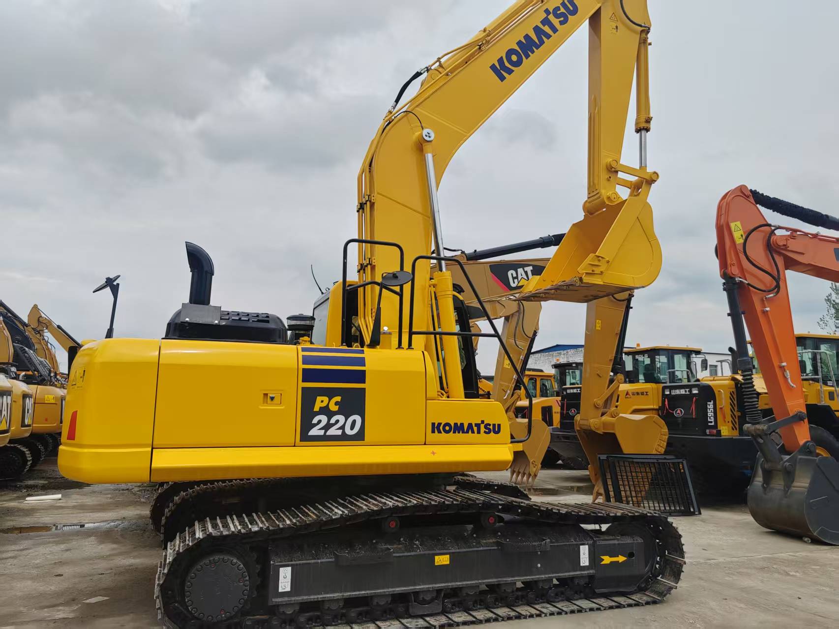 Komatsu 200-8 2 image 2