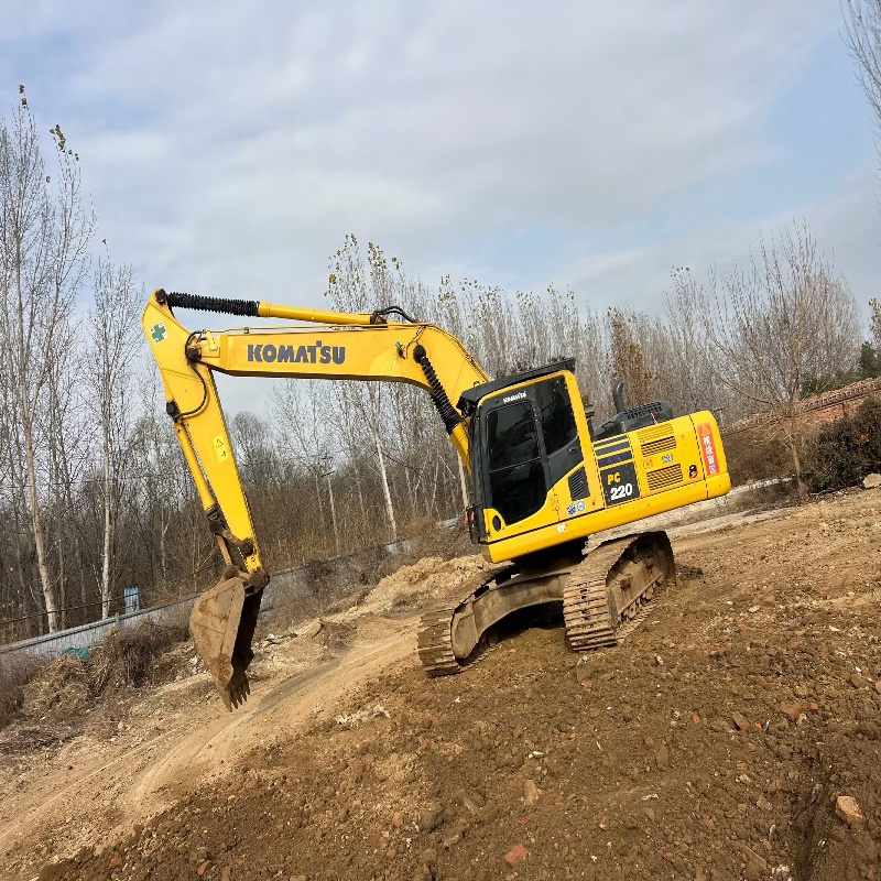 Komatsu 220 Authentic image 2