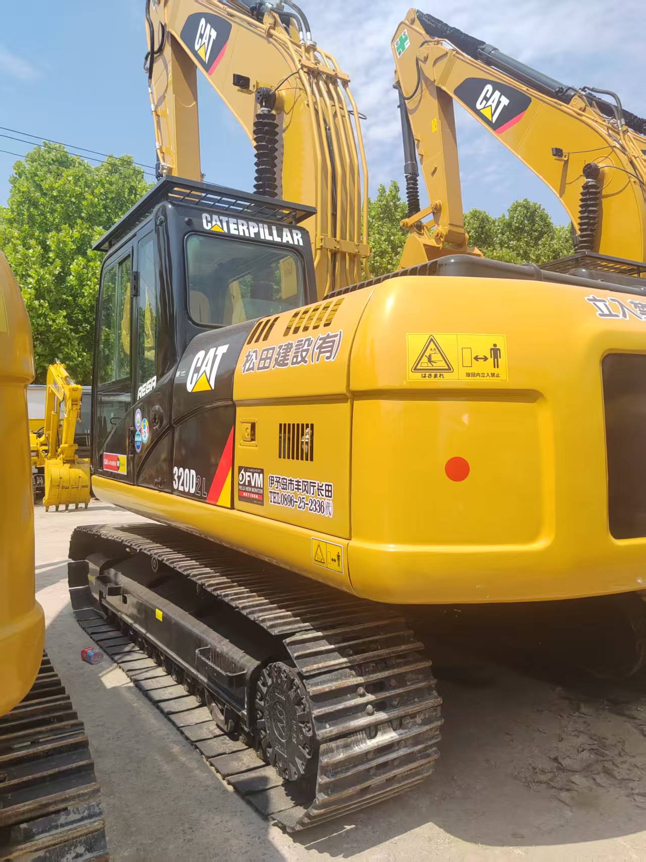 Caterpillar 320D2L image 2