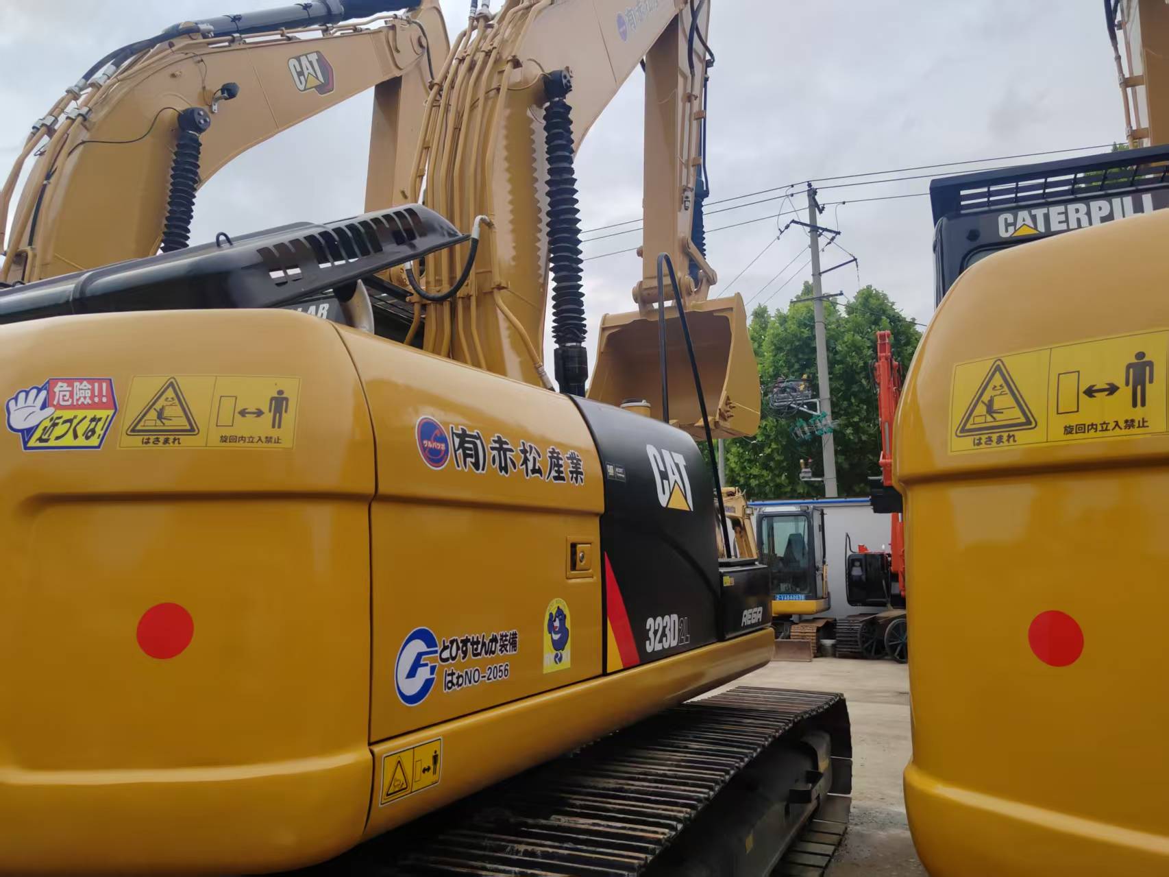 Caterpillar 323D 2 image 2