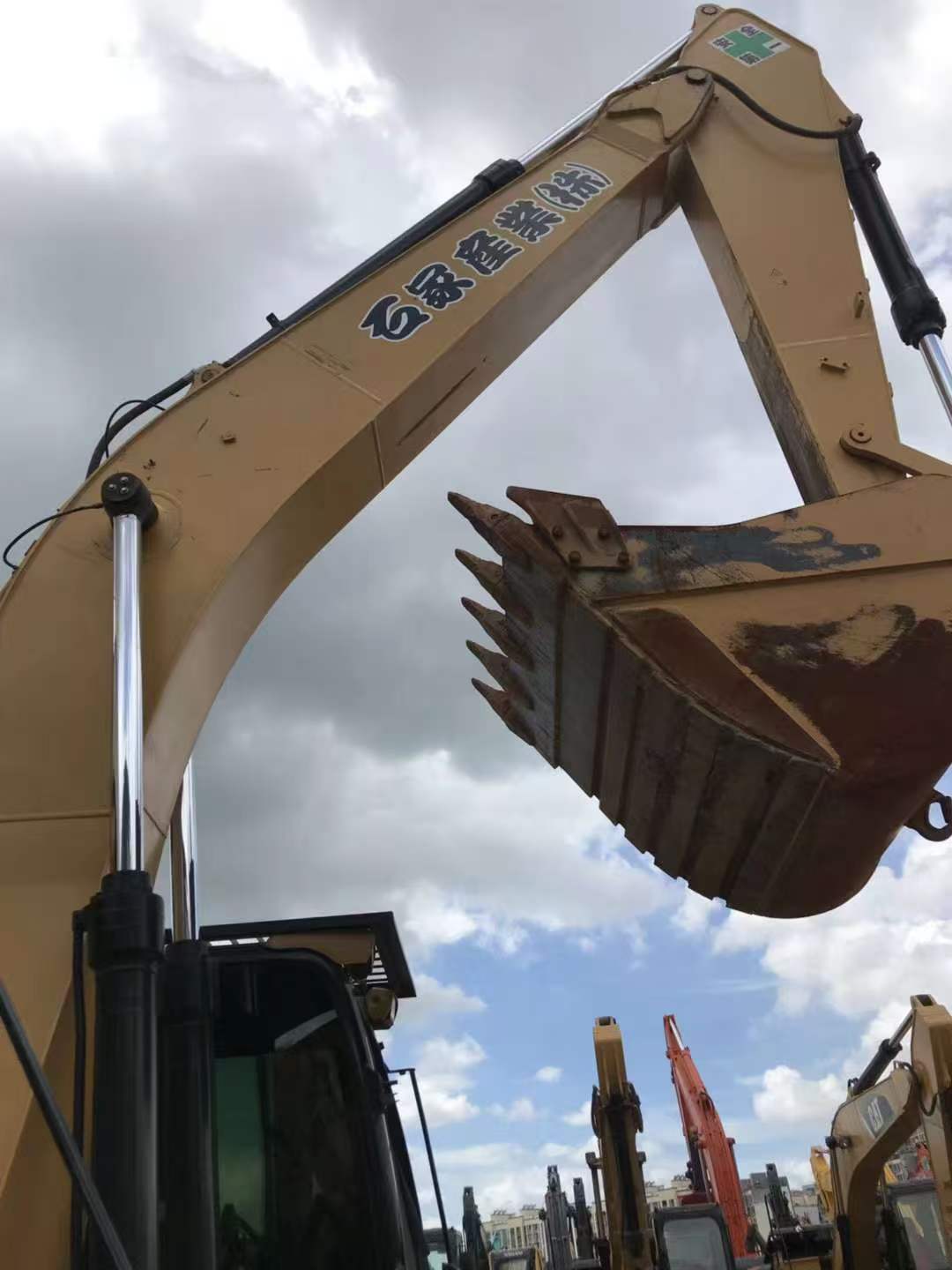 Caterpillar 325D image 2