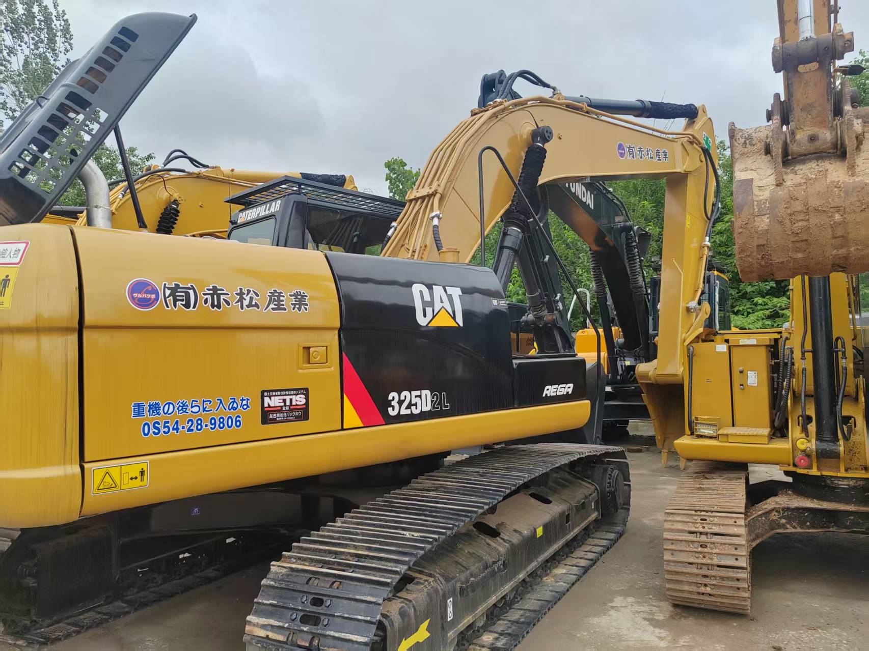 Caterpillar 325D2 image 2