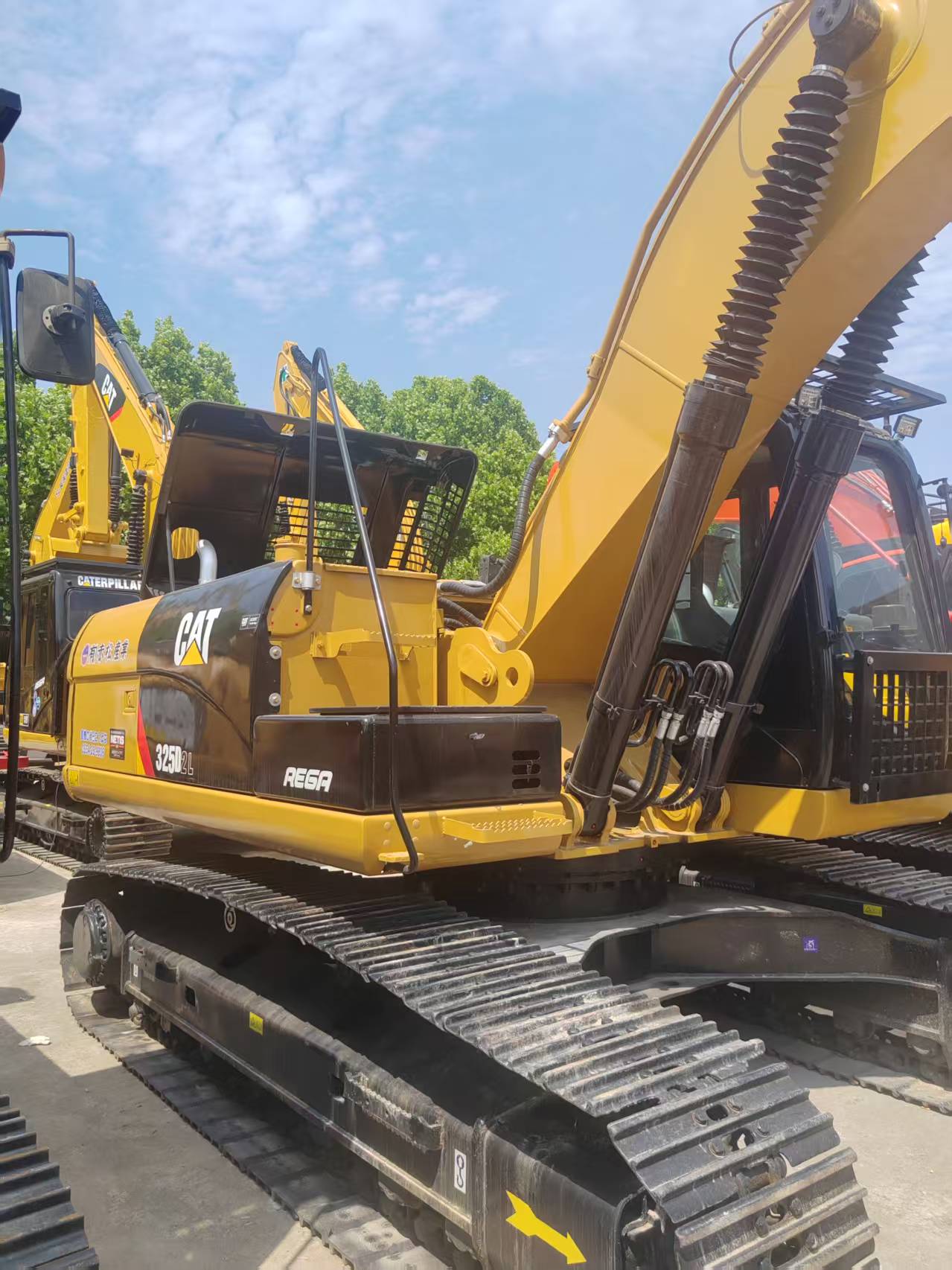 Caterpillar 325D2L image 2