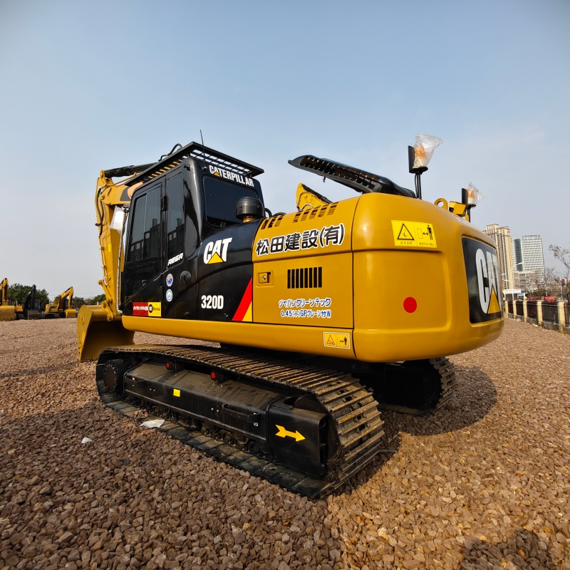 Caterpillar 320D image 2
