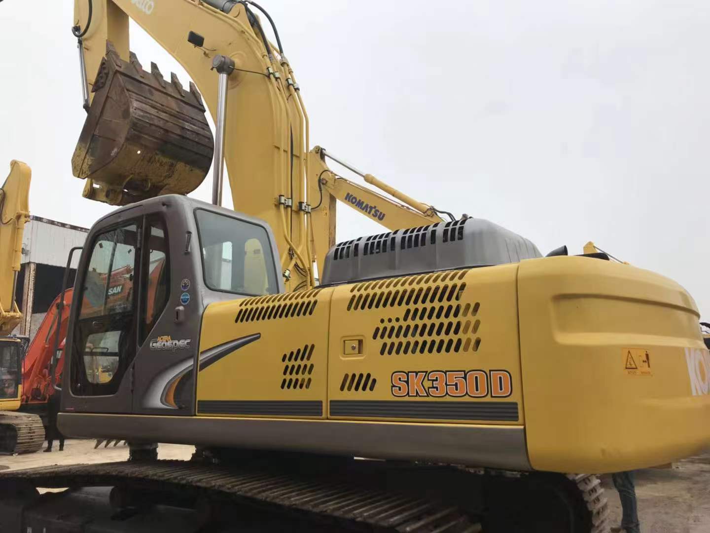 Kobelco SK350 Yellow Tail image 3