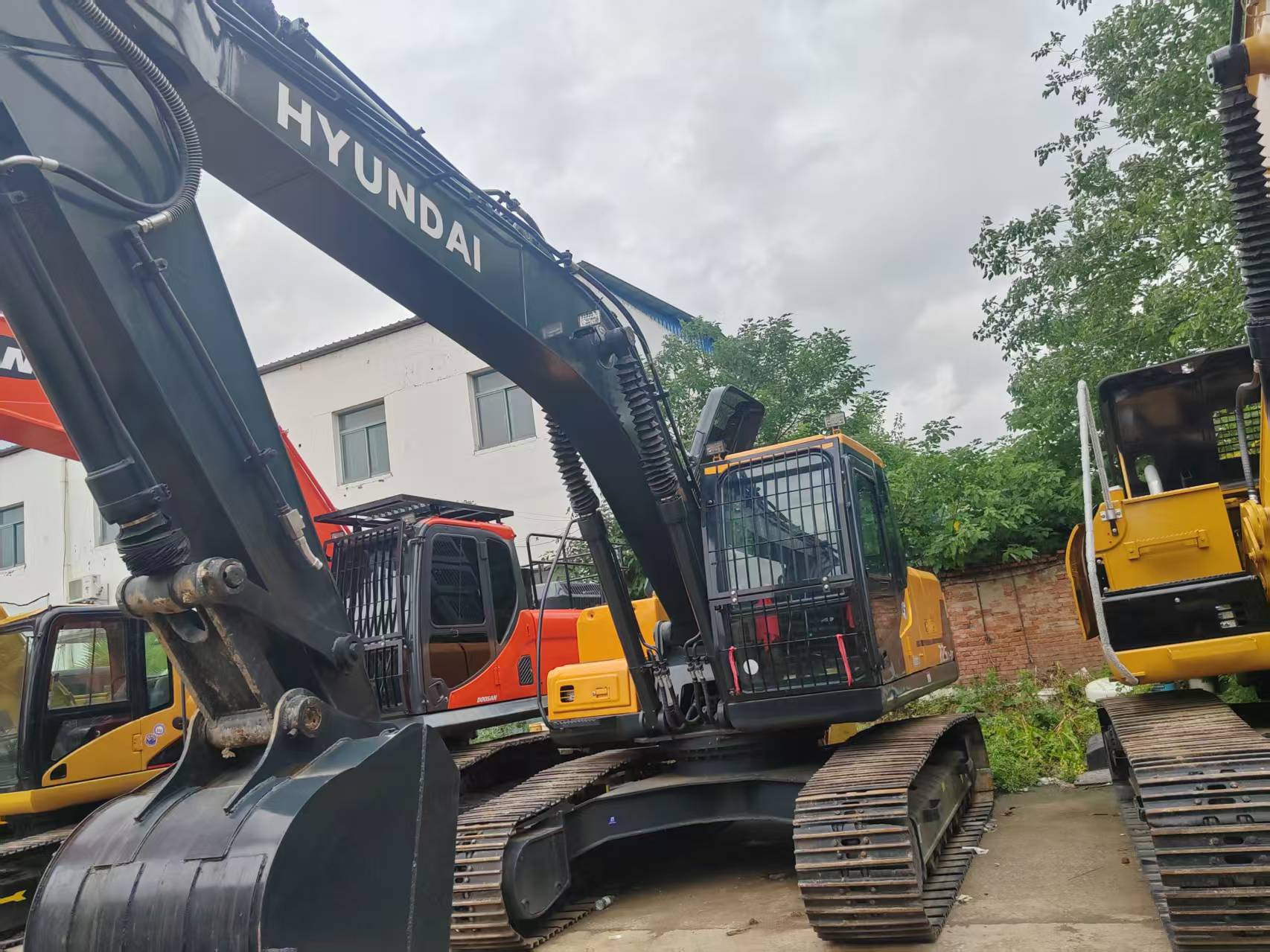 Hyundai 255-9 image 2
