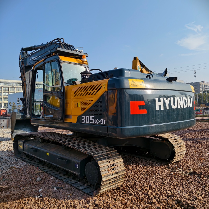 Hyundai 305 image 6