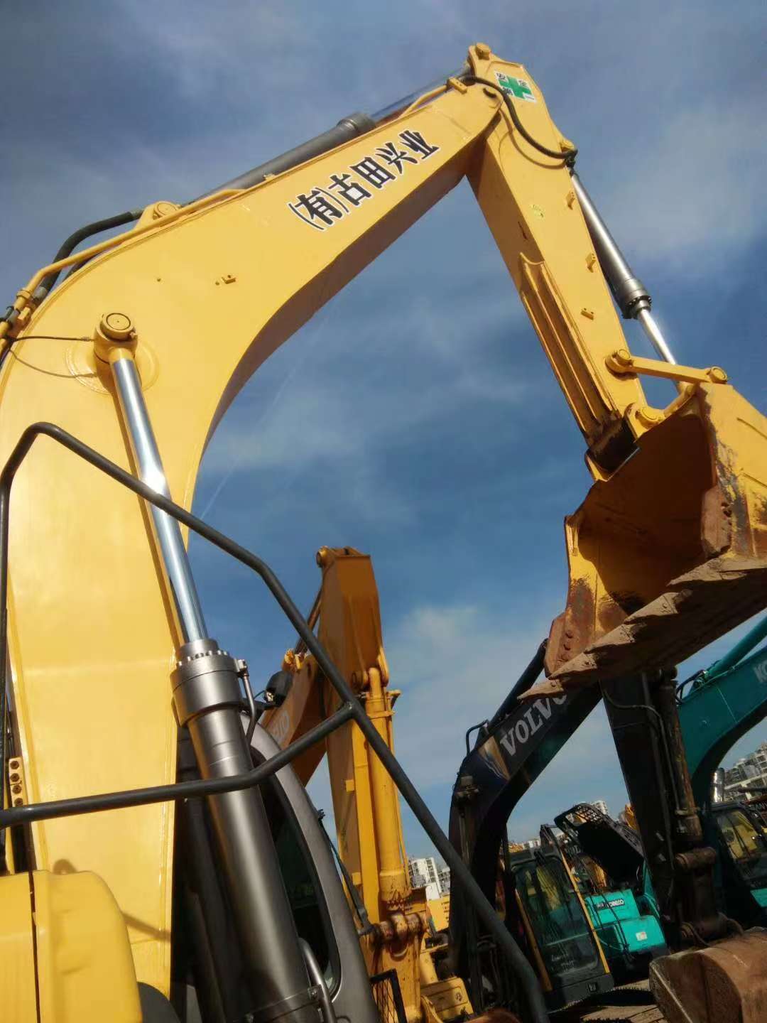 Kobelco SK200 Yellow Tail image 2