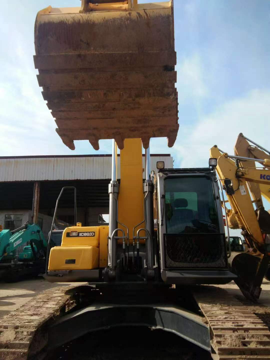 Kobelco SK200 Yellow Tail image 3