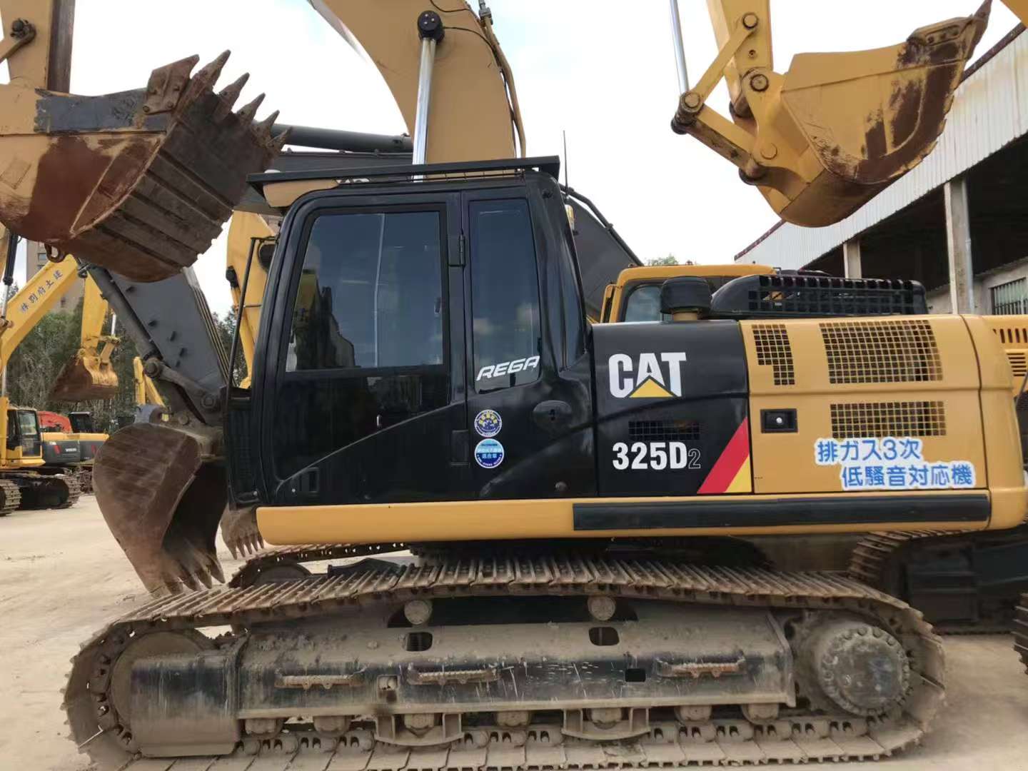 Caterpillar 325D image 10