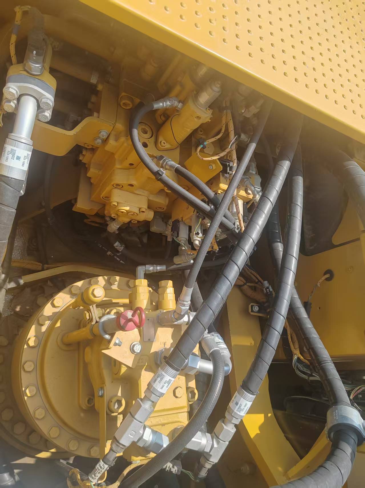 Caterpillar 345 image 10