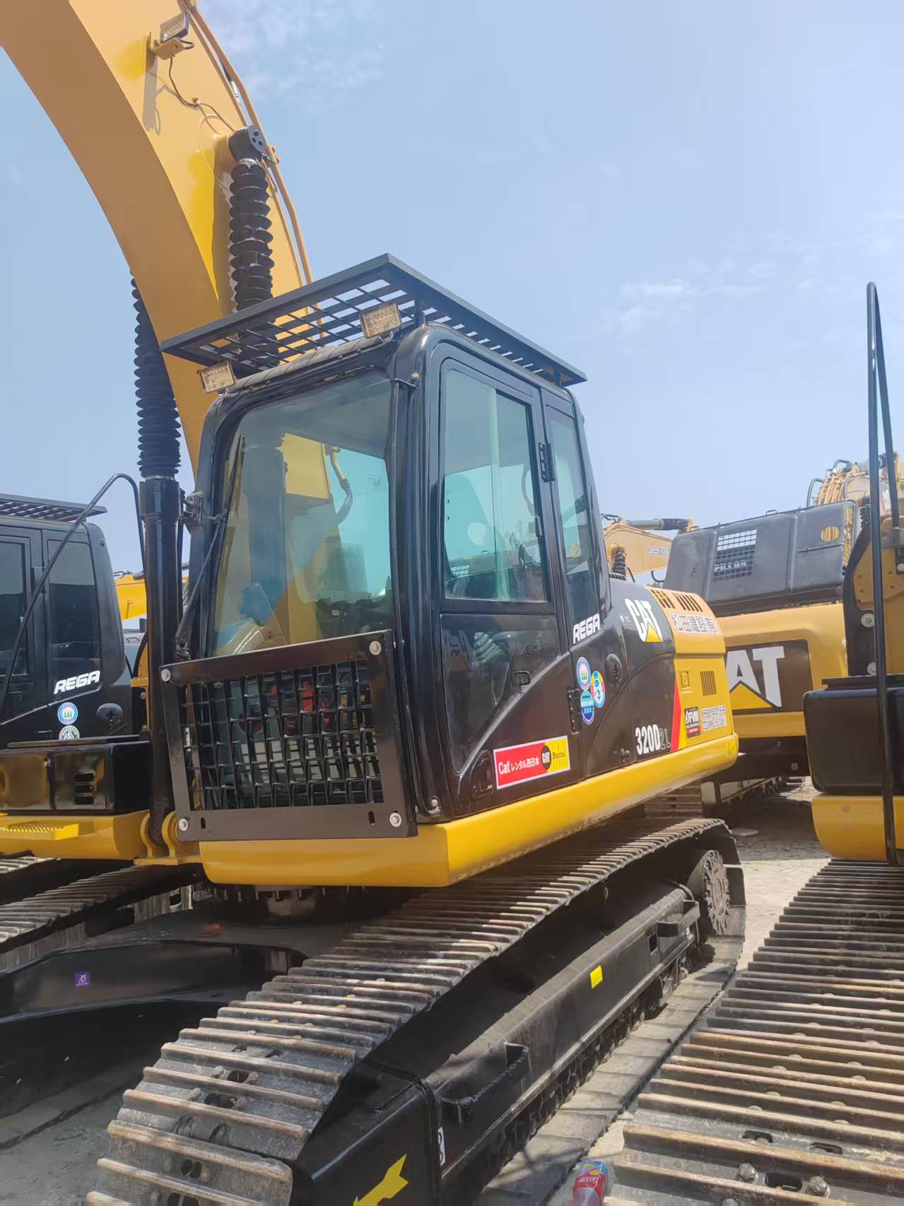 Caterpillar 320D2L image 3