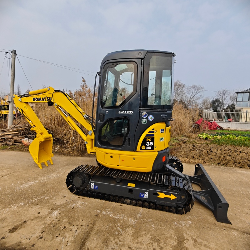 Komatsu 35