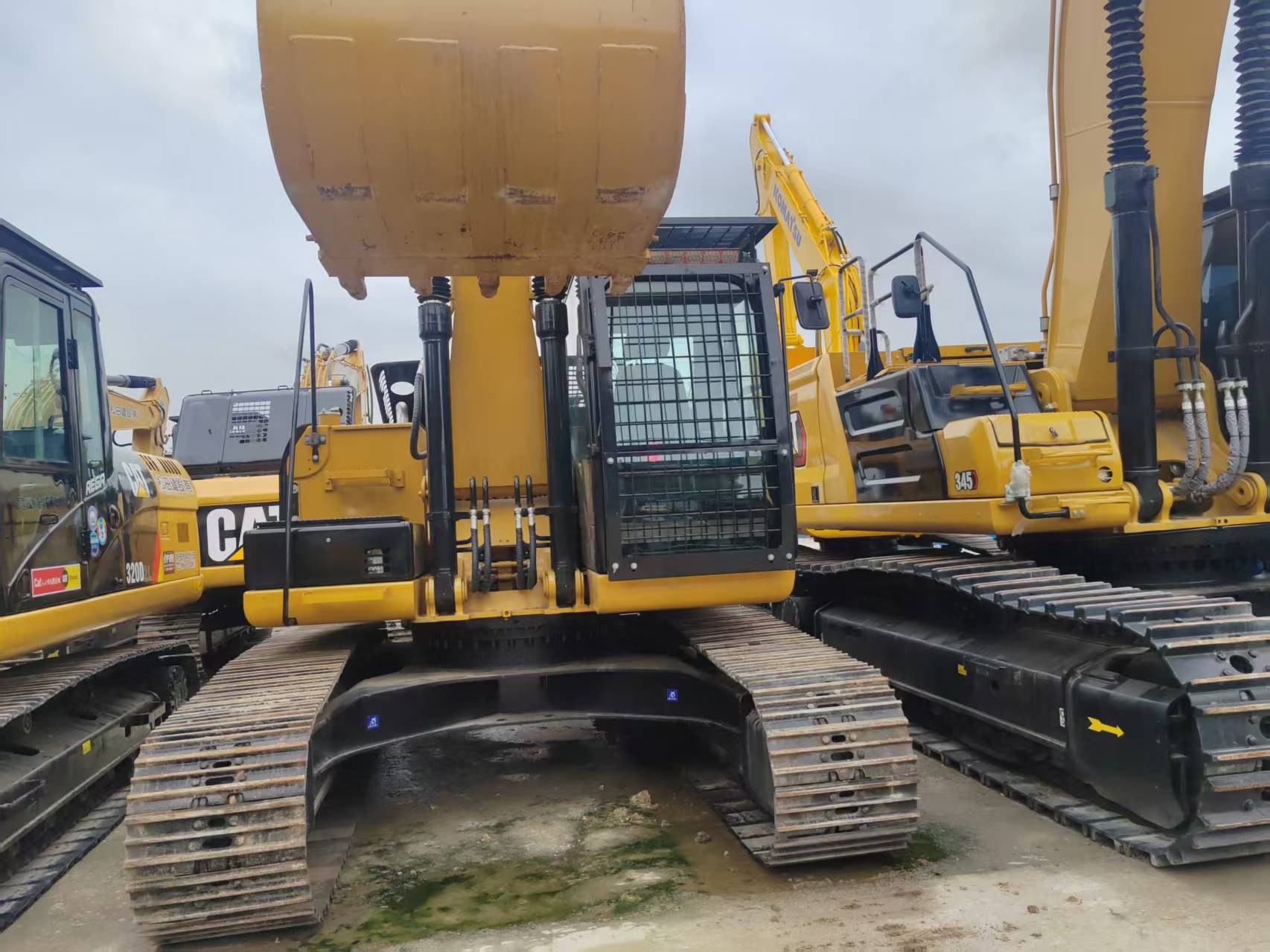 Caterpillar 323D2L image 3