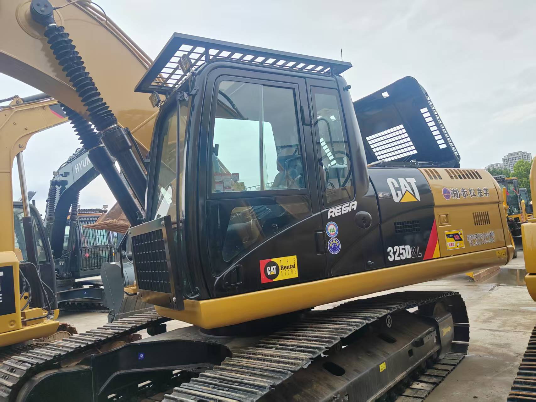 Caterpillar 325D2 image 3