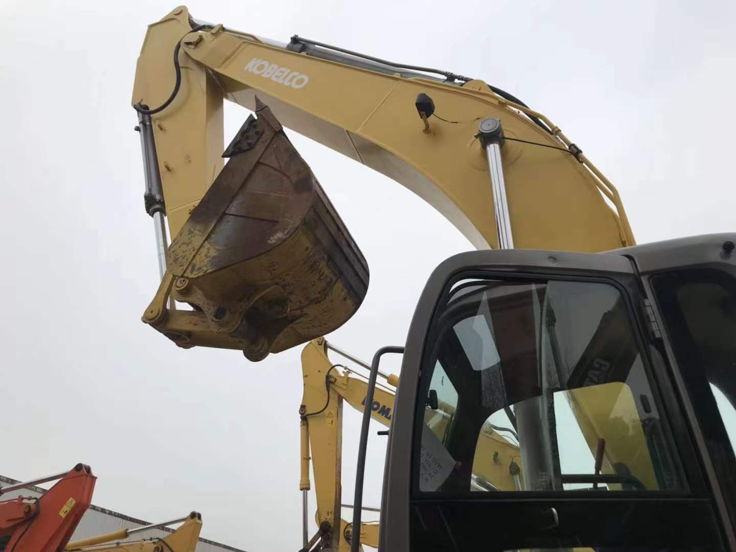 Kobelco SK350 Yellow Tail image 4