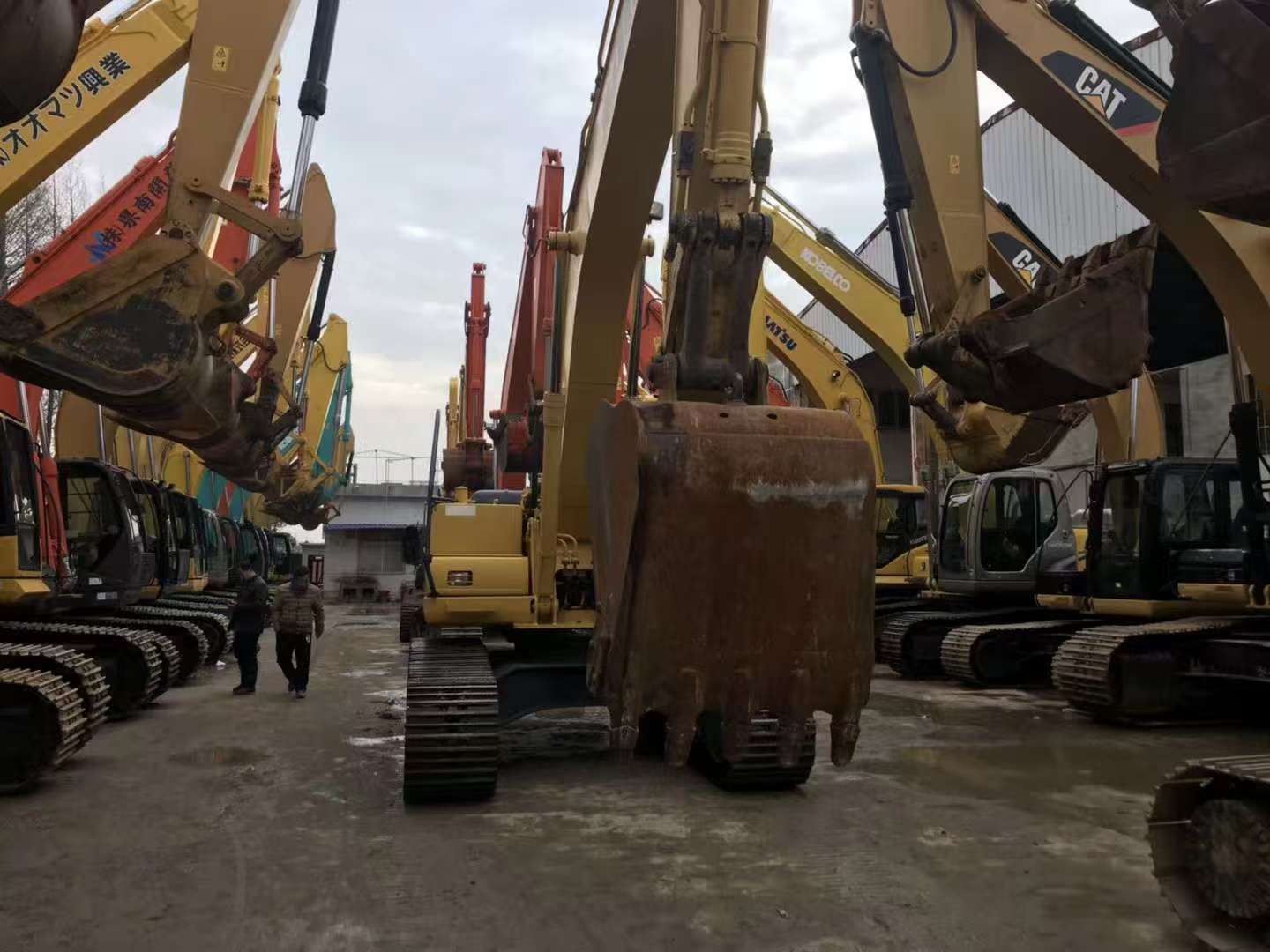 Komatsu 200-7 image 4