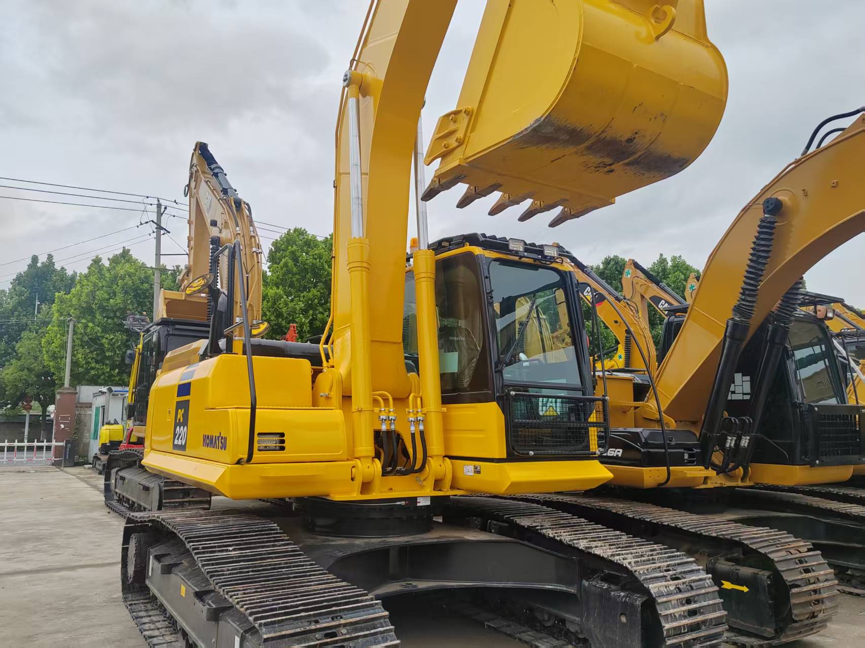 Komatsu 200-8 2 image 4