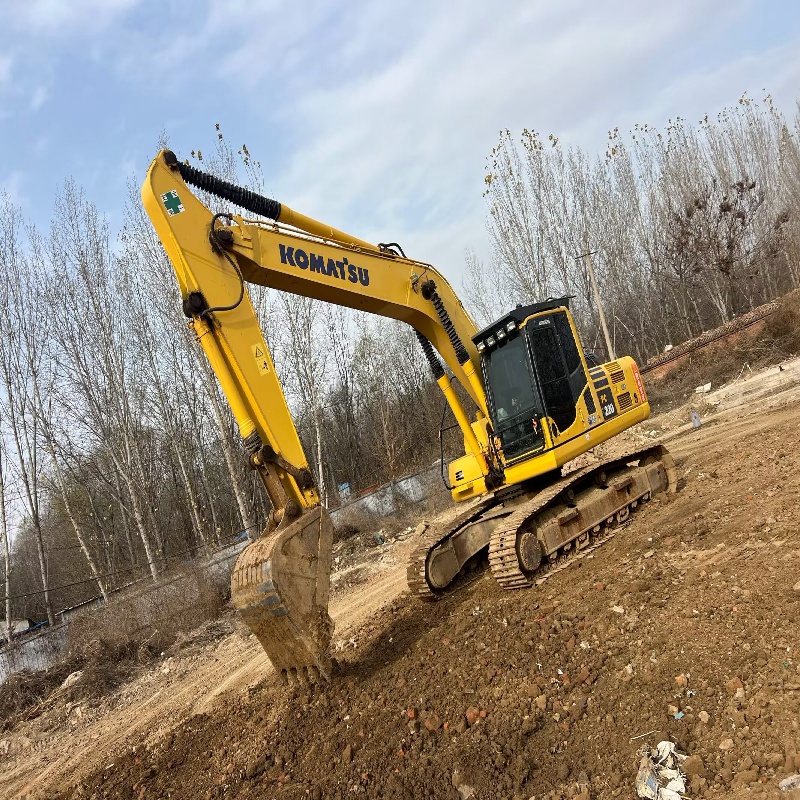 Komatsu 220 Authentic image 4
