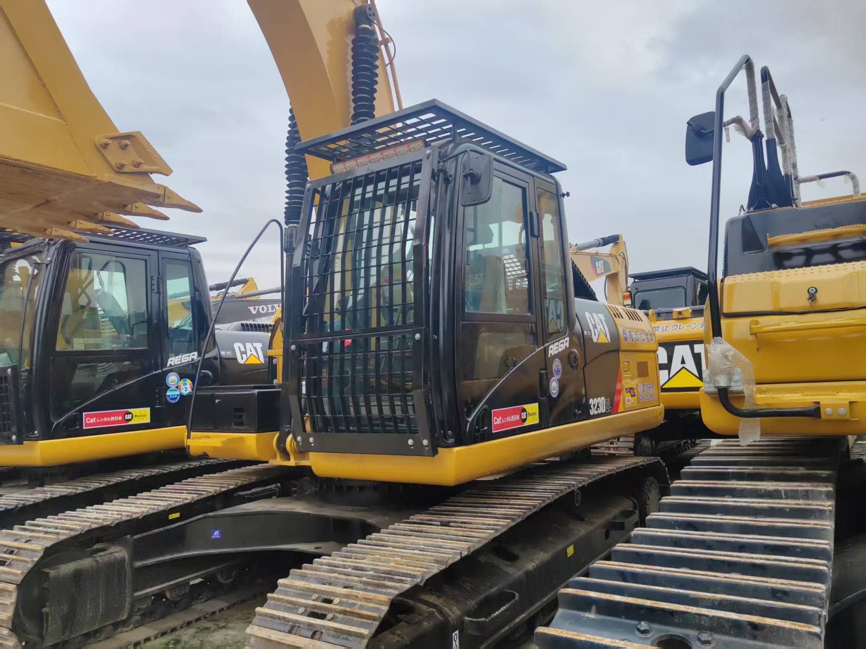 Caterpillar 323D2L image 4