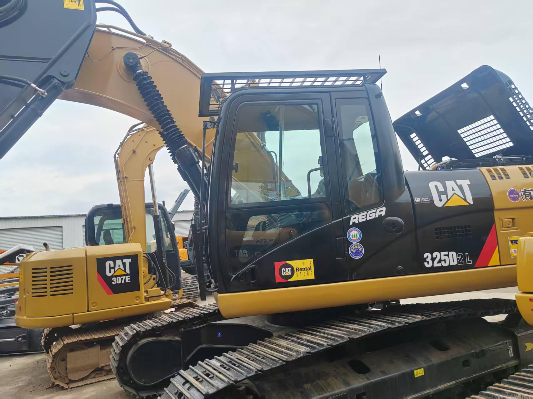 Caterpillar 325D2 image 4