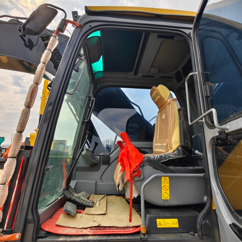 Volvo 240 image 8