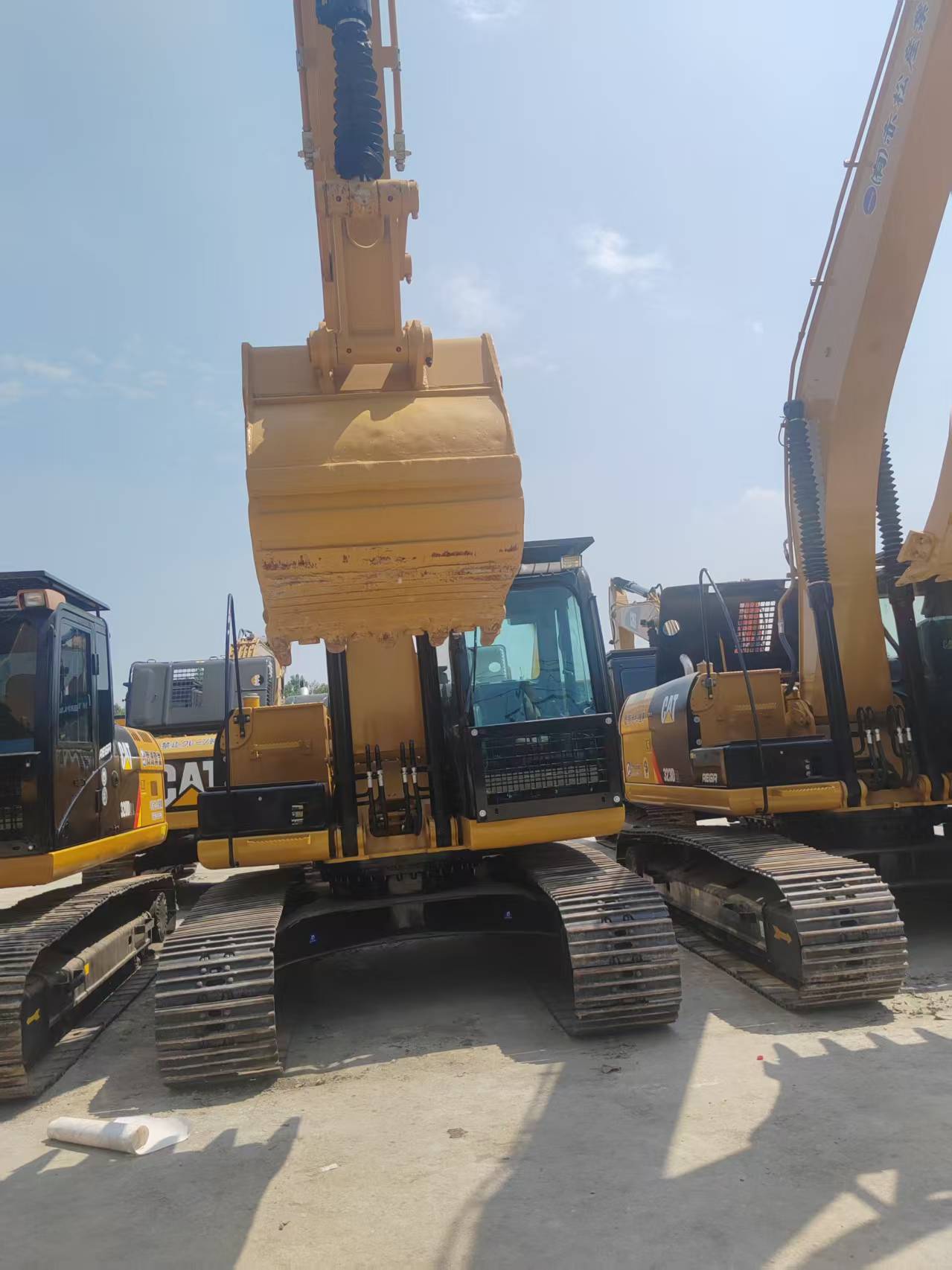 Caterpillar 320D2L image 5