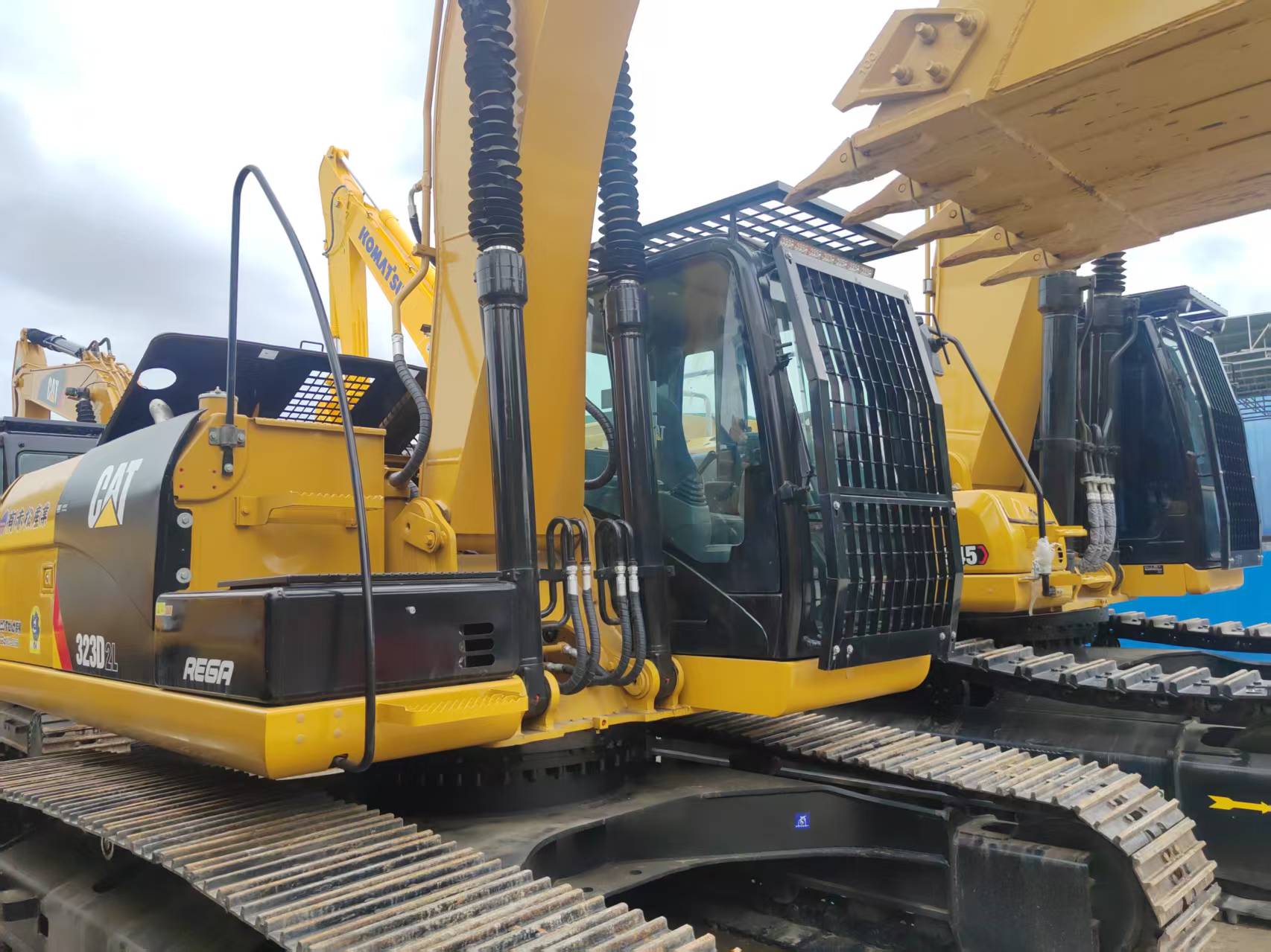 Caterpillar 323D 2 image 5