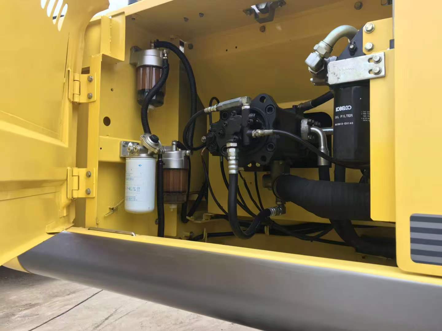 Kobelco SK350 Yellow Tail image 6