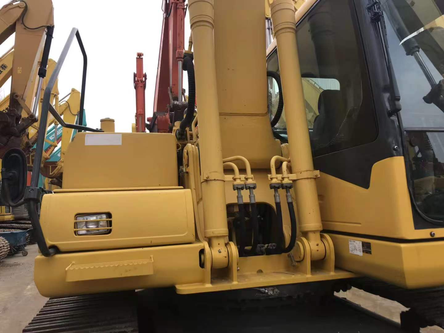 Komatsu 200-7 image 5