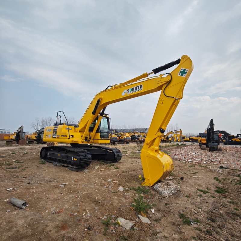 Komatsu 220-8 image 6