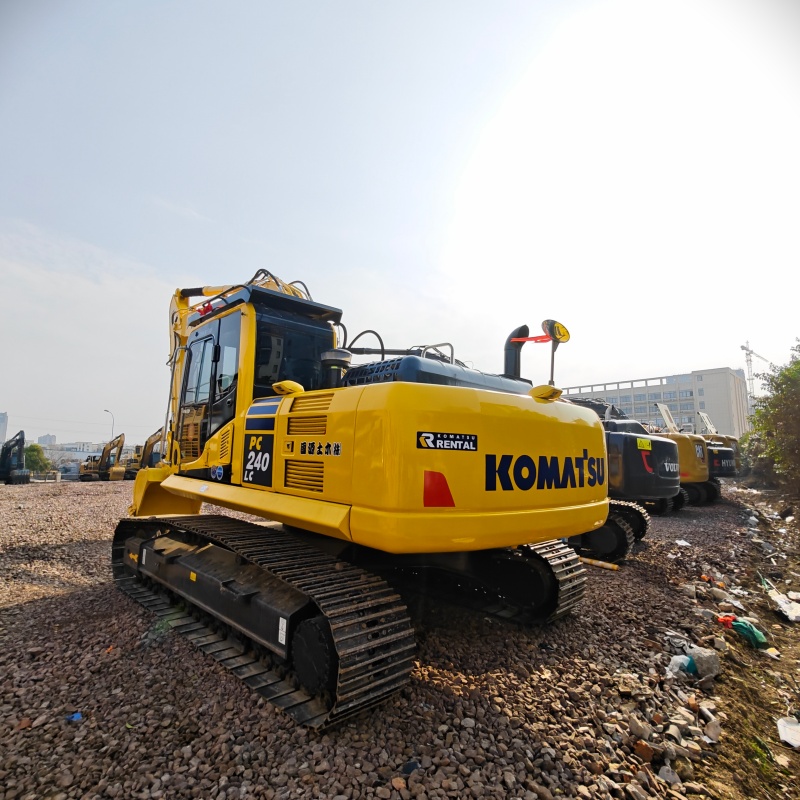 Komatsu 240 image 6