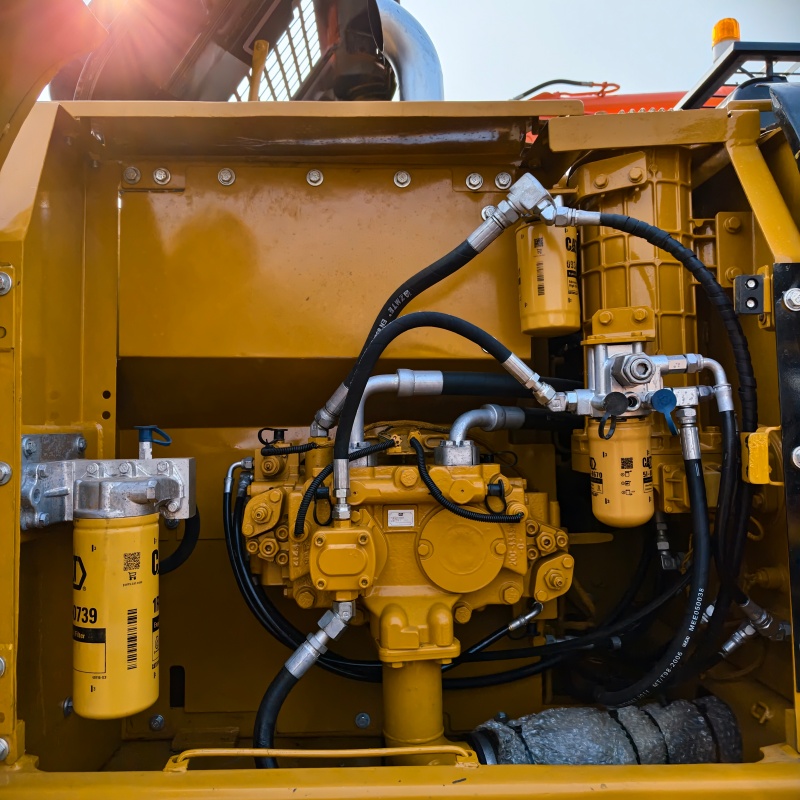 Caterpillar 320D2 image 10