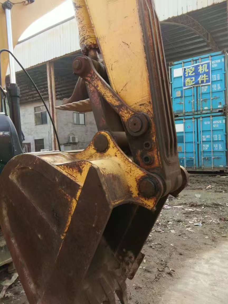 Komatsu 200-8 2 image 6