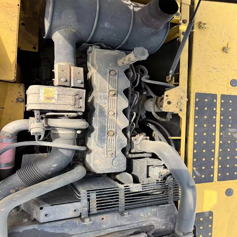 Komatsu 220 Authentic image 7