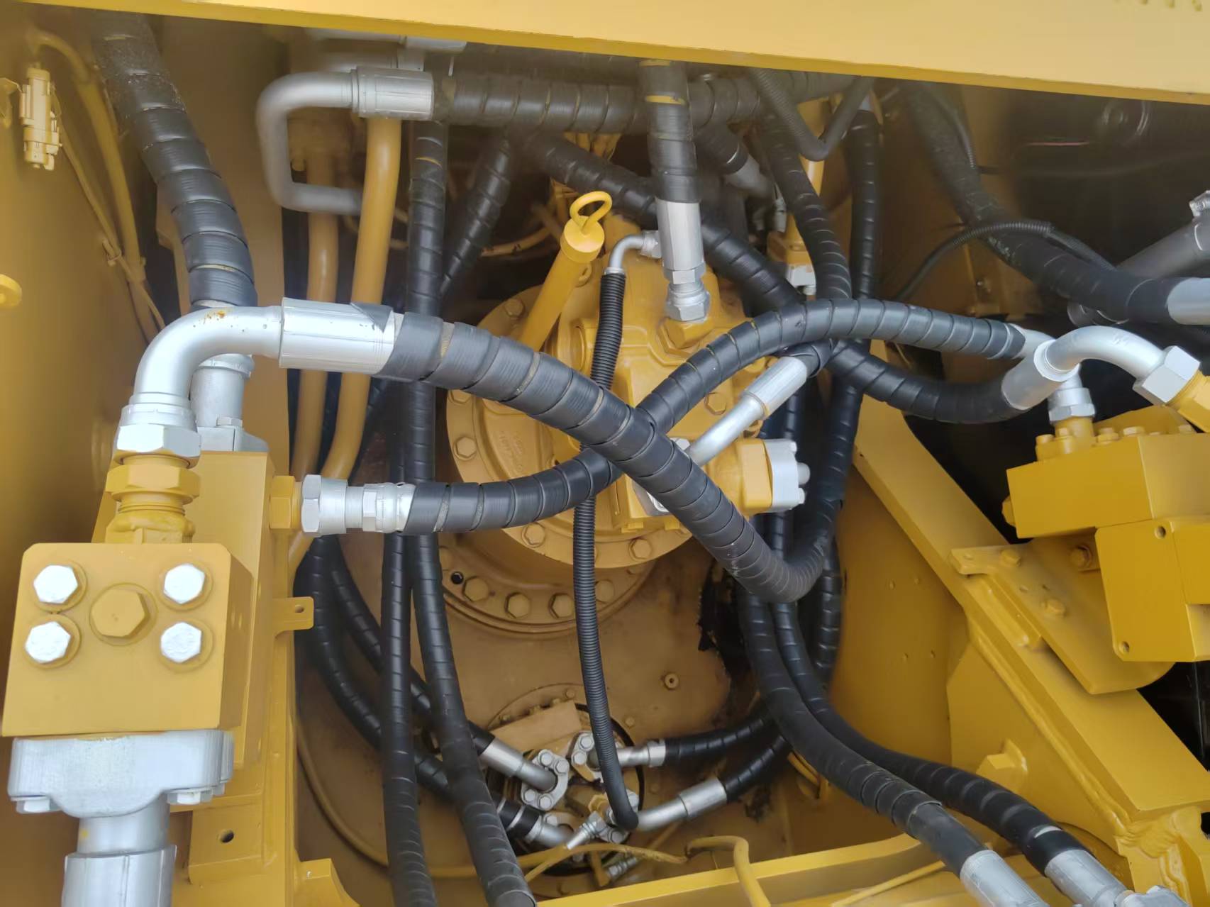 Caterpillar 325D2 image 7