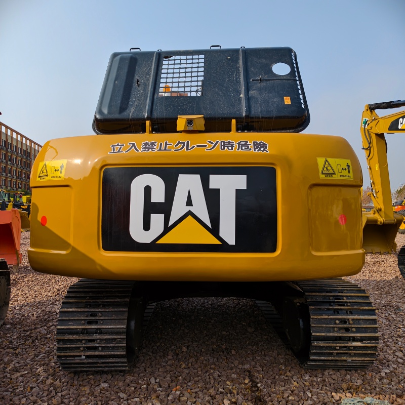 Caterpillar 320D2 image 6