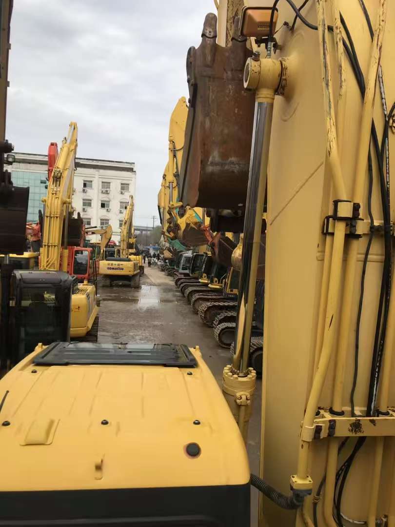 Komatsu 200-7 image 7