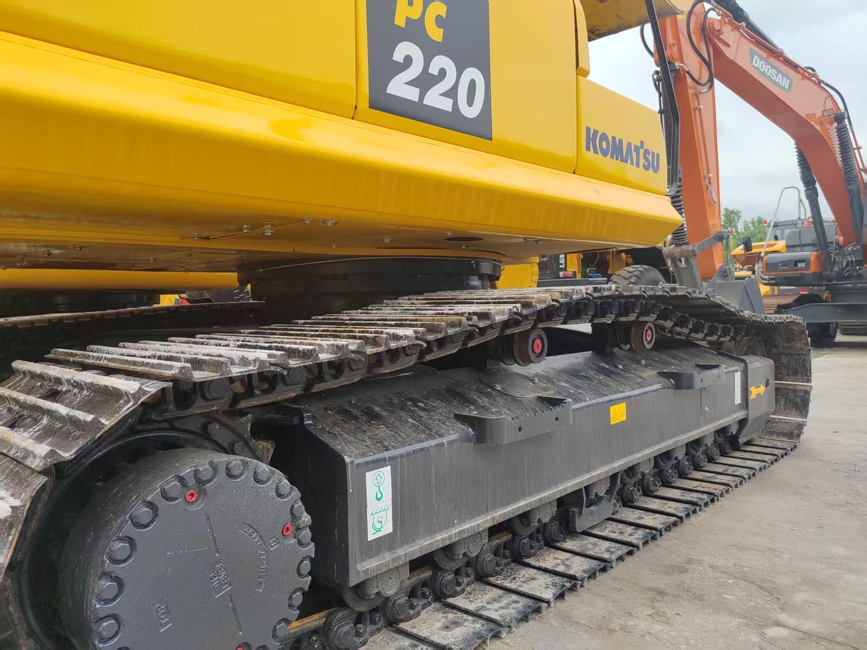 Komatsu 200-8 2 image 7