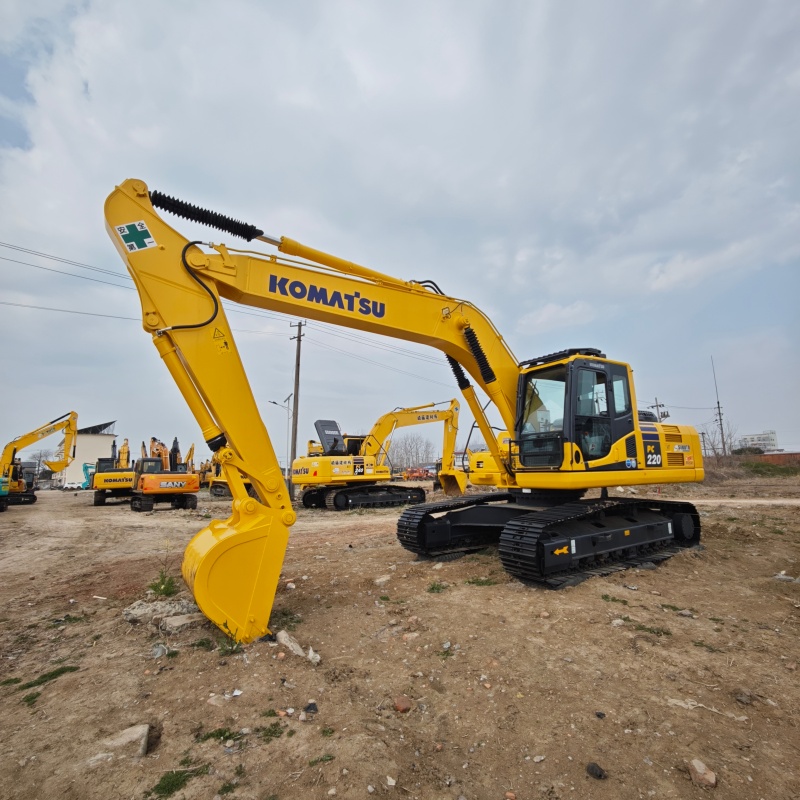 Komatsu 220-8 image 7