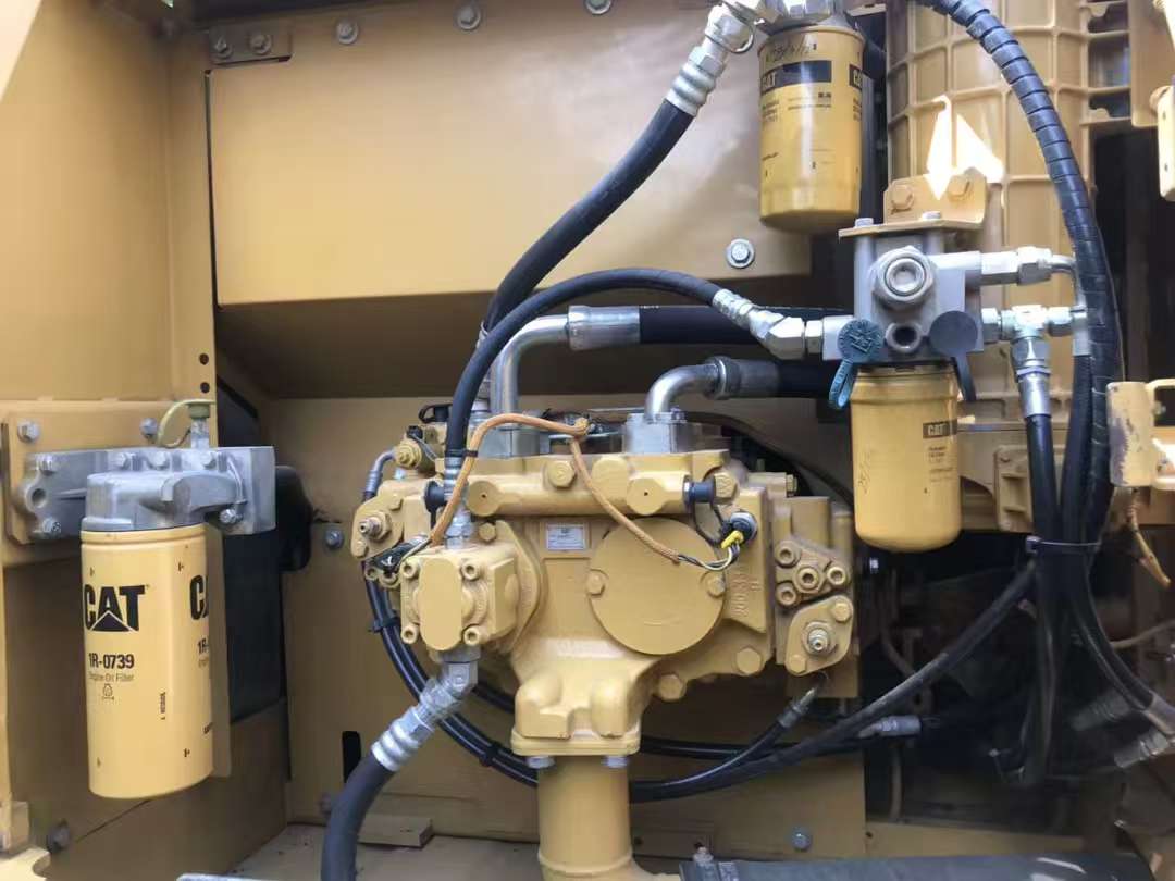 Caterpillar 323D image 8