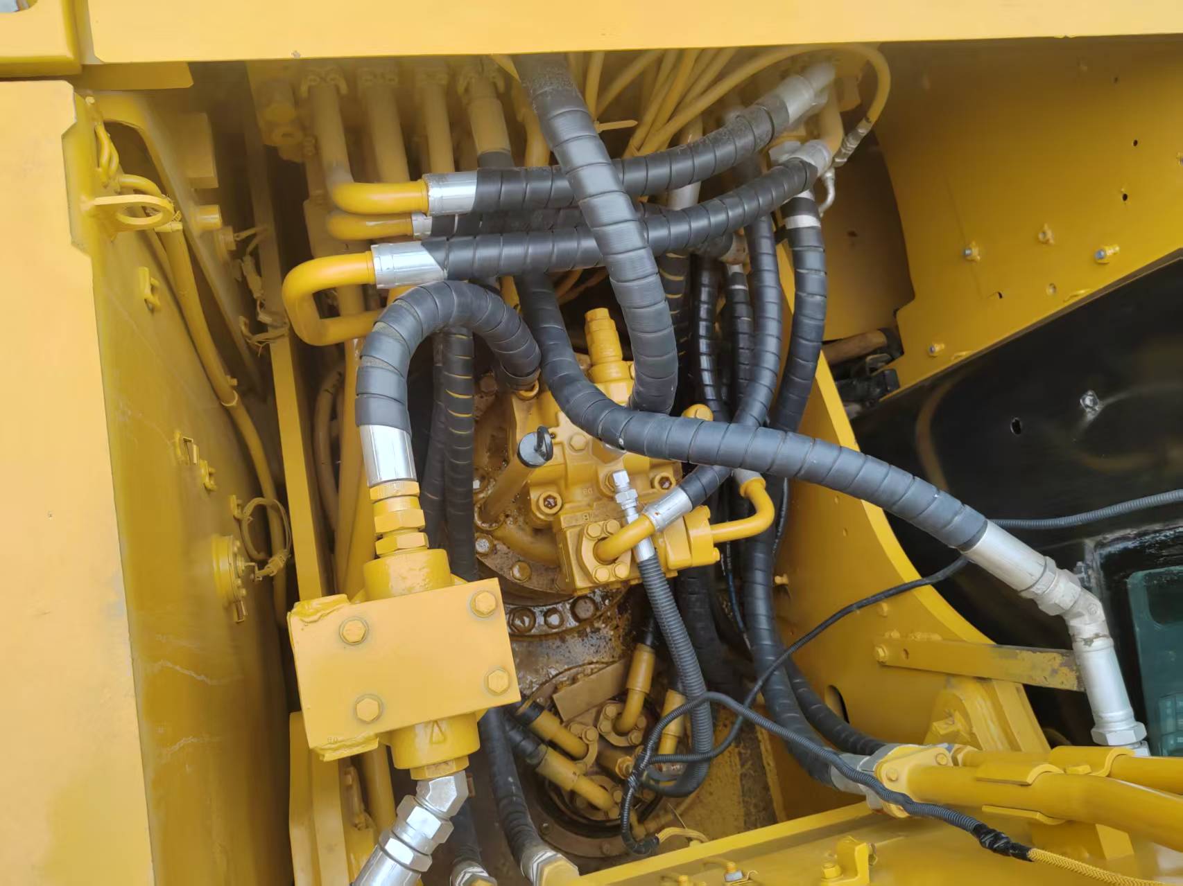 Caterpillar 323D 2 image 8