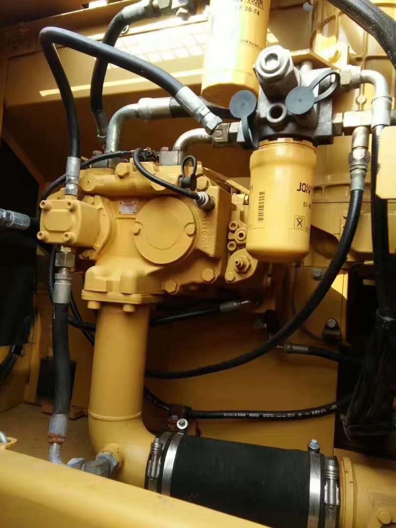 Caterpillar 329D image 8