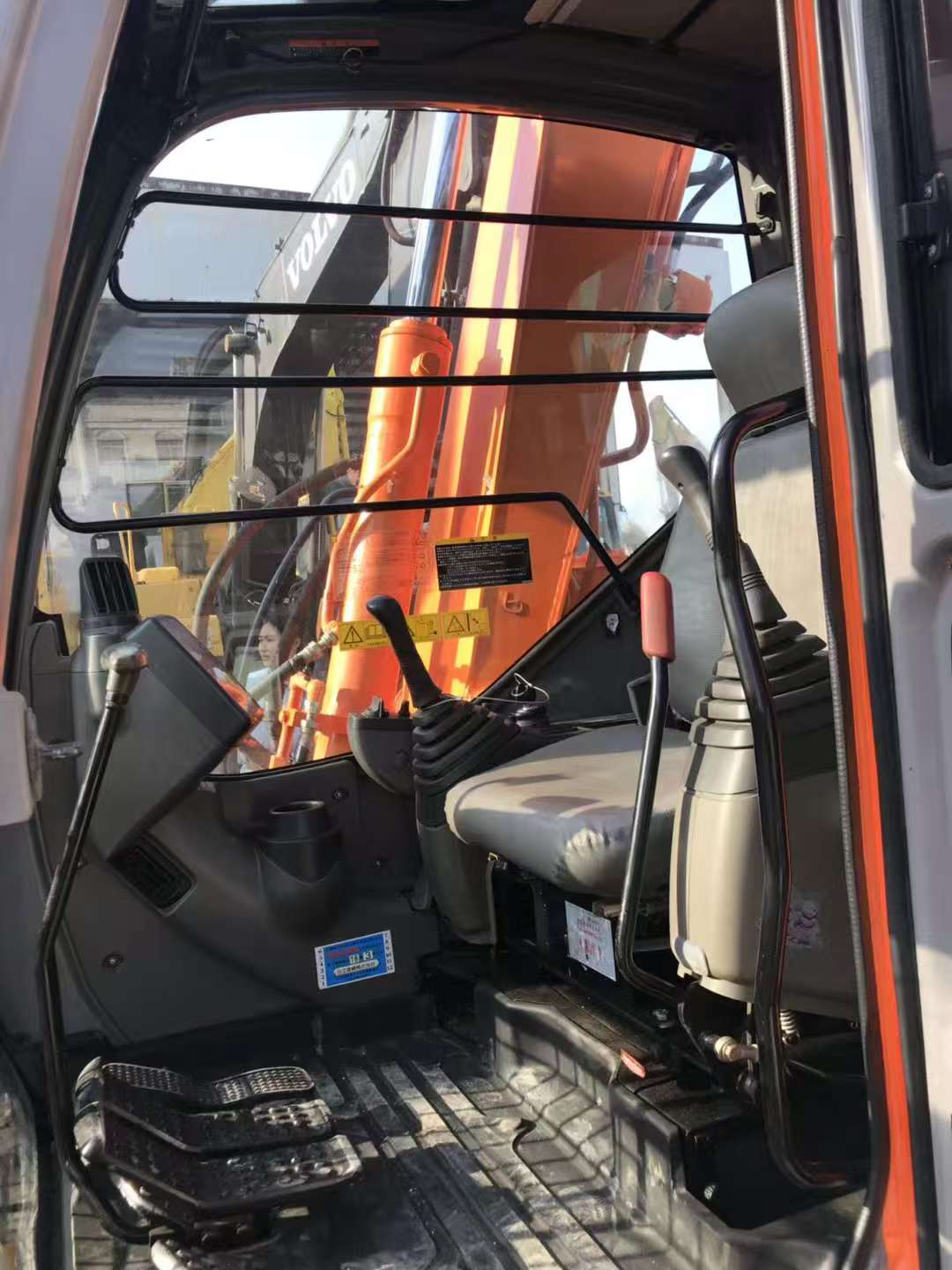 Hitachi 80 image 8