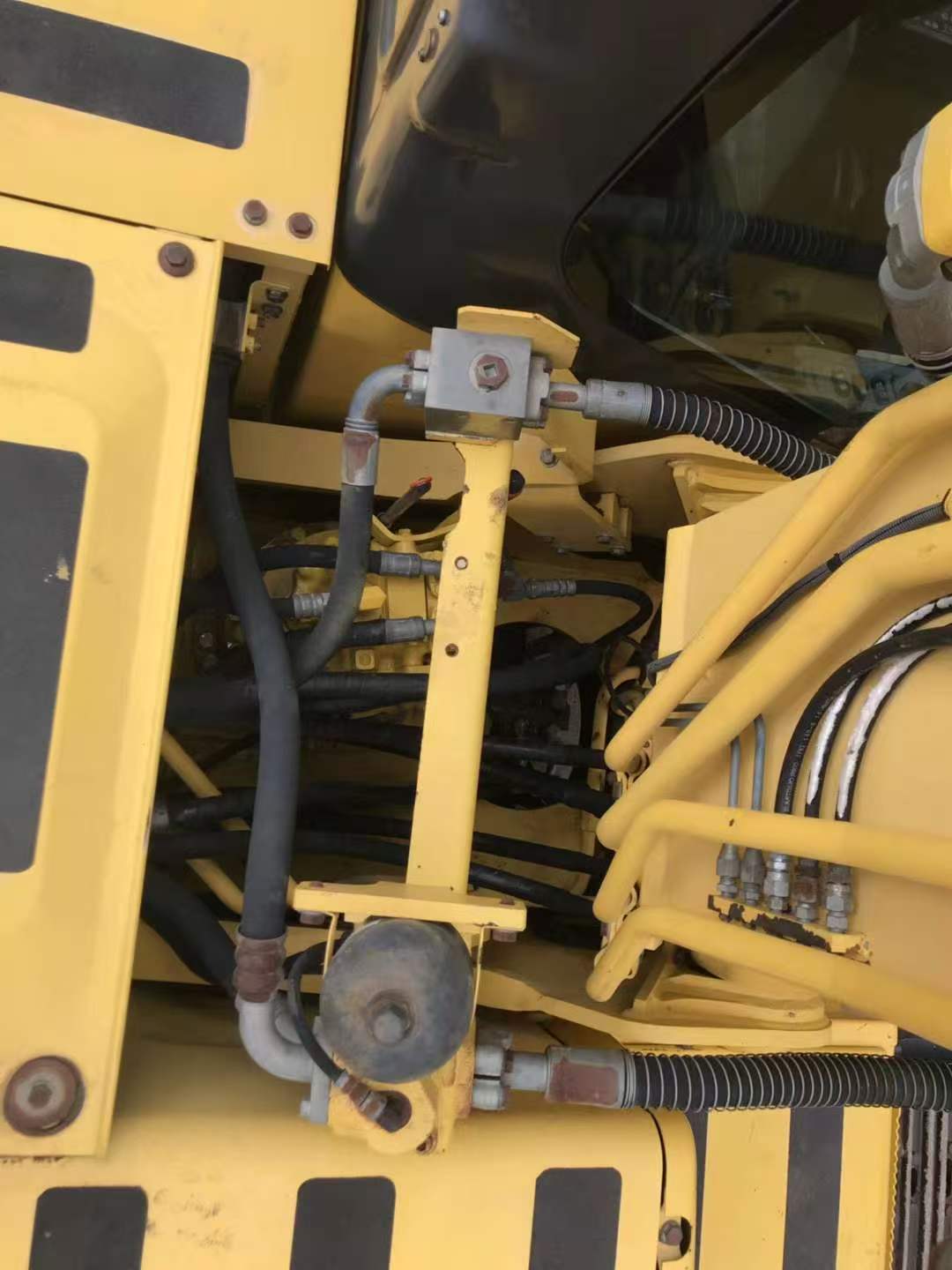 Komatsu 200-7 image 8
