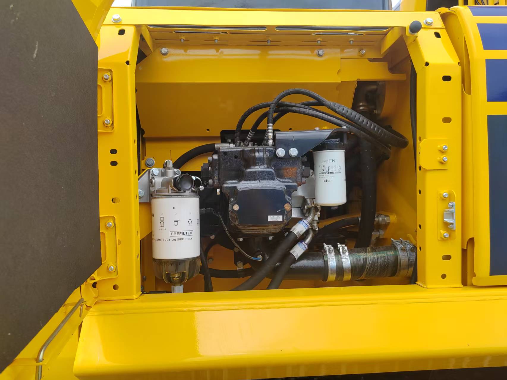 Komatsu 200-8 2 image 8