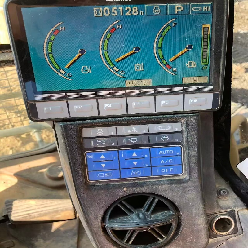 Komatsu 200 Authentic image 8