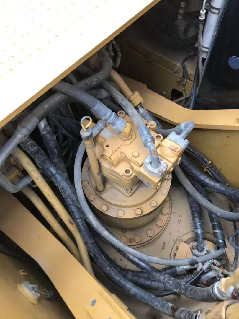 Caterpillar 325D image 8