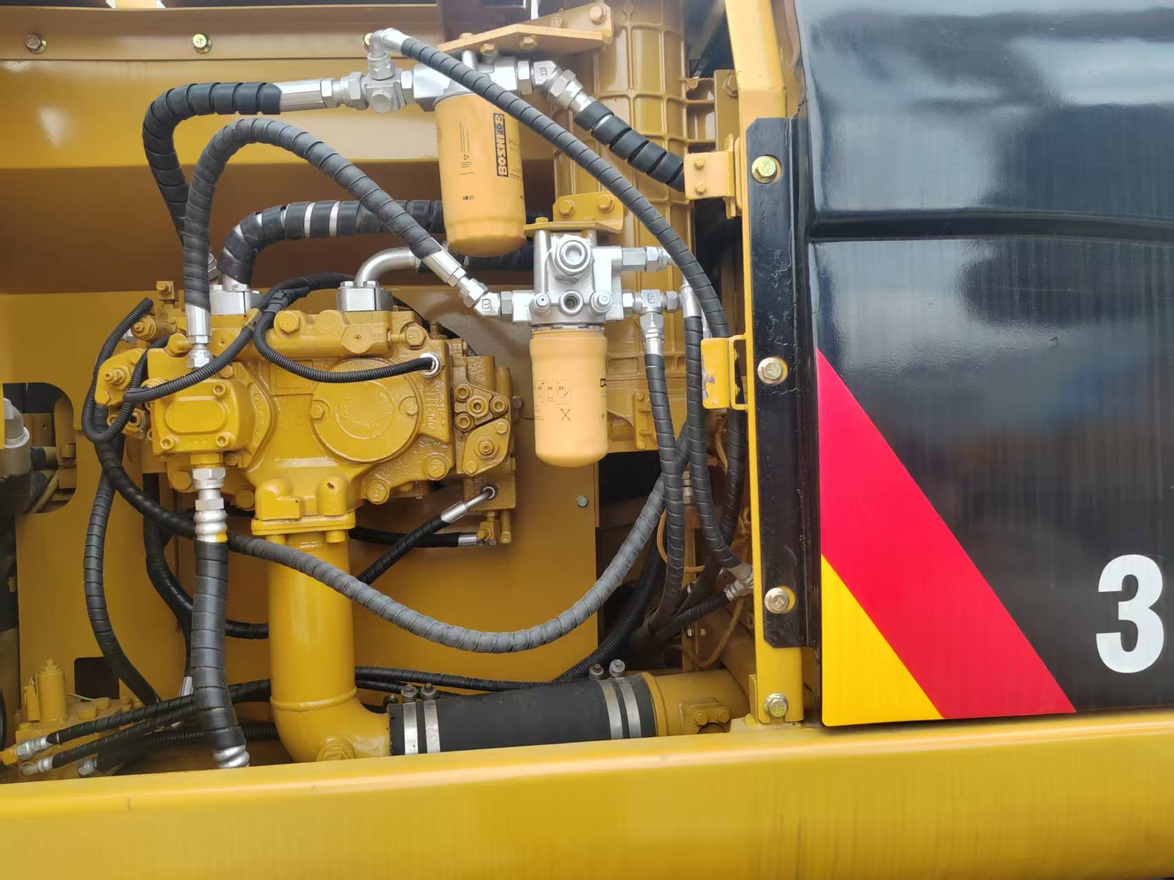 Caterpillar 325D2 image 9